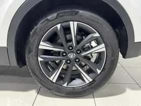 Toyota C-HR (2025) thumbnail 8
