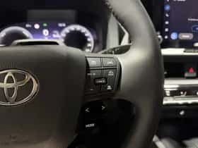 Toyota C-HR (2025) thumbnail 13