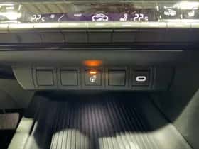 Toyota C-HR (2025) thumbnail 18