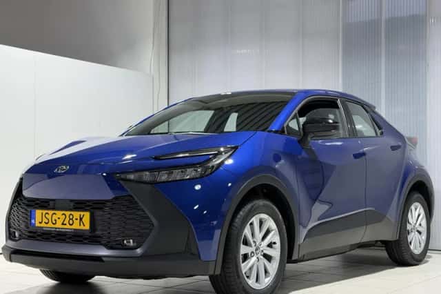 Toyota C-HR (2025) thumbnail 5
