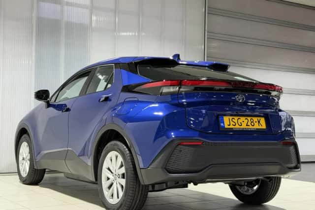Toyota C-HR (2025) thumbnail 6
