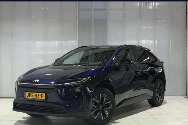 Toyota bZ4X (2025) thumbnail 1