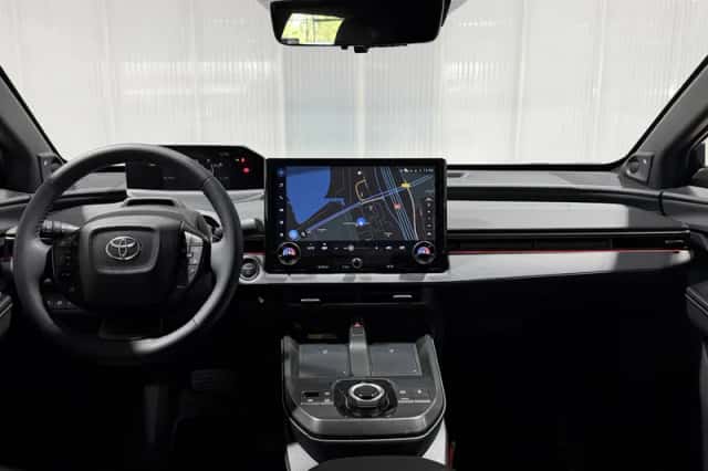 Toyota bZ4X (2025) thumbnail 4