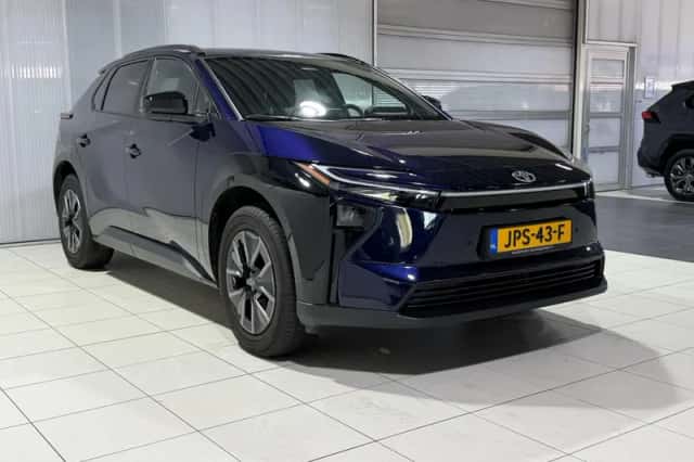 Toyota bZ4X (2025) thumbnail 5