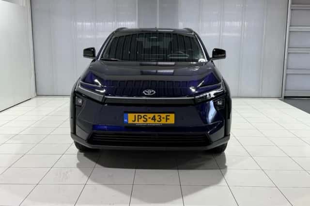Toyota bZ4X (2025) thumbnail 6