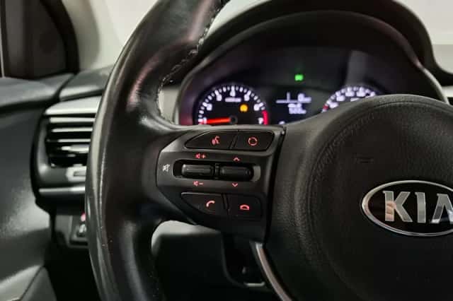 Kia Stonic (2019) thumbnail 11