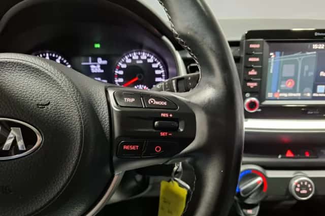 Kia Stonic (2019) thumbnail 12