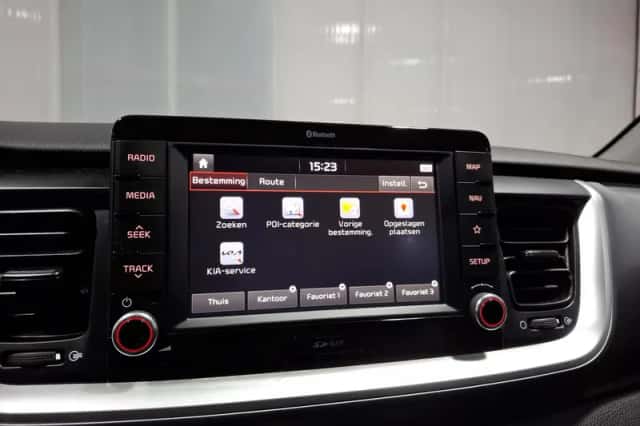 Kia Stonic (2019) thumbnail 21