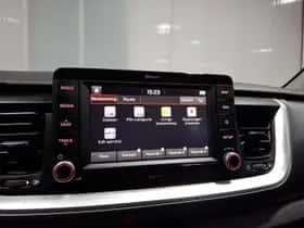 Kia Stonic (2019) thumbnail 21