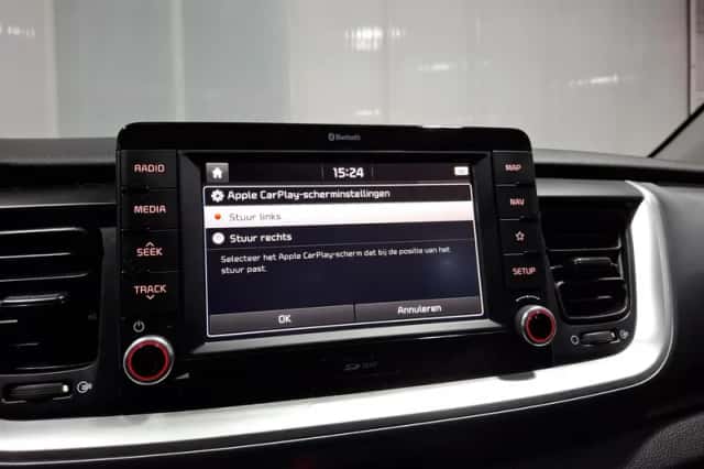 Kia Stonic (2019) thumbnail 23