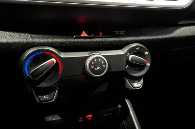 Kia Stonic (2019) thumbnail 26