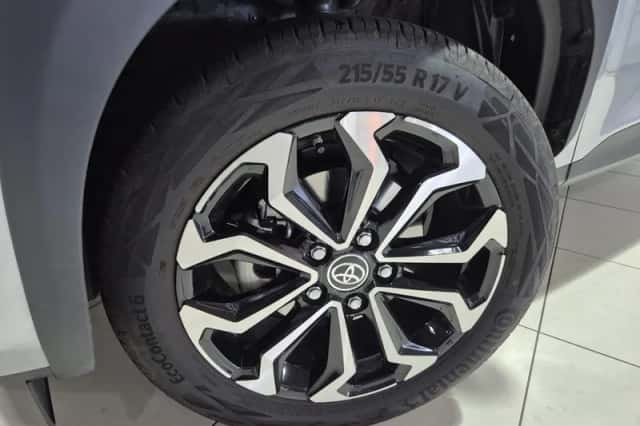 Toyota Yaris Cross (2024) thumbnail 2