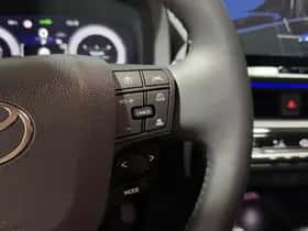 Toyota C-HR (2025) thumbnail 11