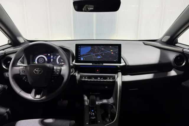 Toyota C-HR (2025) thumbnail 4