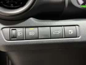 Toyota C-HR (2025) thumbnail 33