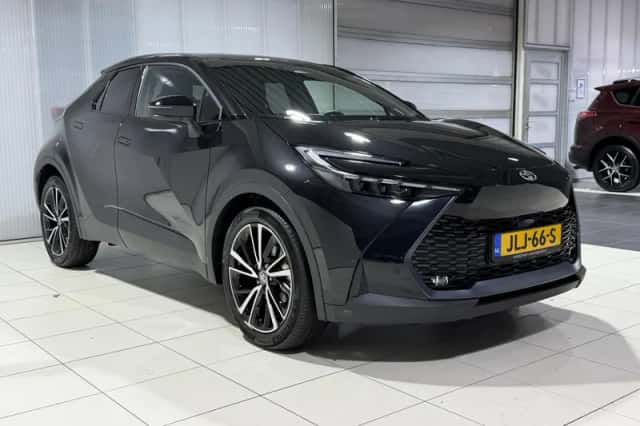 Toyota C-HR (2025) thumbnail 5