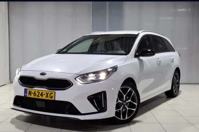 Kia Ceed Sportswagon (2022) thumbnail 1