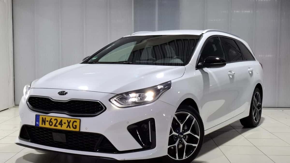 Kia Ceed Sportswagon (2022) — foto 1