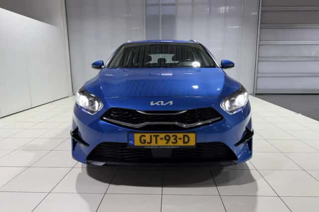 Kia Ceed Sportswagon (2024) thumbnail 2
