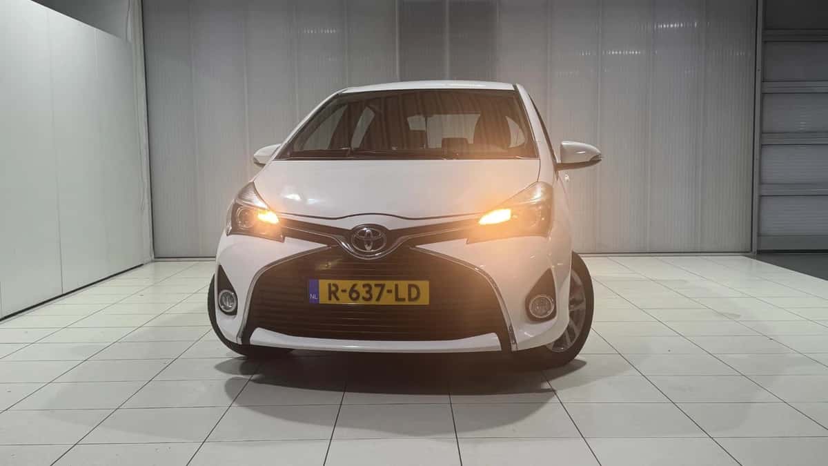 Toyota Yaris (2015) — foto 1