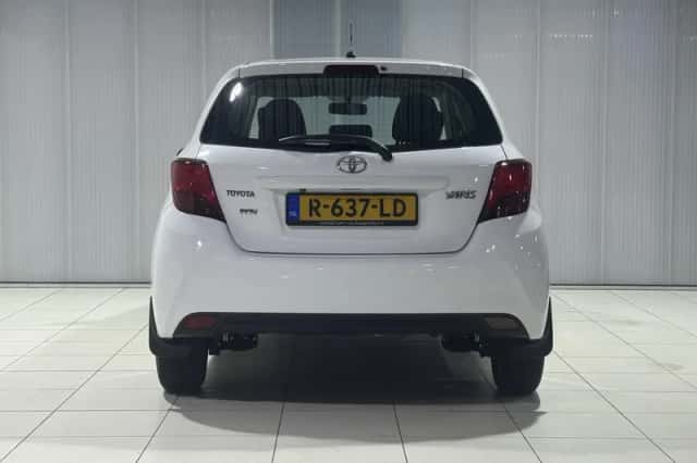 Toyota Yaris (2015) thumbnail 14