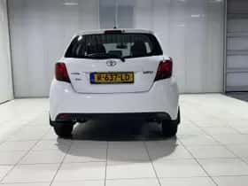 Toyota Yaris (2015) thumbnail 3