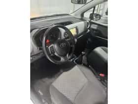 Toyota Yaris (2015) thumbnail 4
