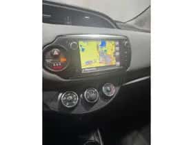 Toyota Yaris (2015) thumbnail 7