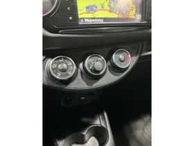 Toyota Yaris (2015) thumbnail 10
