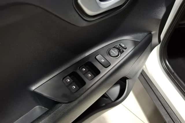 Kia Stonic (2022) thumbnail 22
