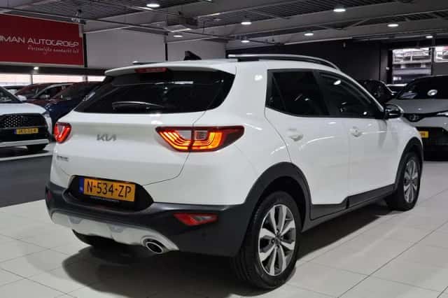 Kia Stonic (2022) thumbnail 8