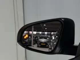 Toyota C-HR (2017) thumbnail 36