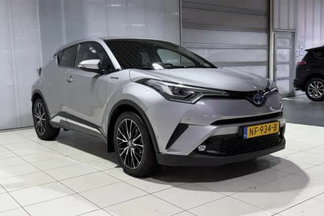 Toyota C-HR (2017) thumbnail 5