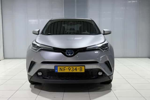 Toyota C-HR (2017) thumbnail 6