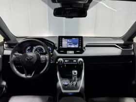 Toyota RAV4 (2021) thumbnail 3
