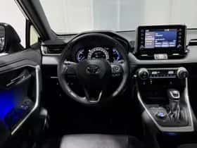 Toyota RAV4 (2021) thumbnail 8