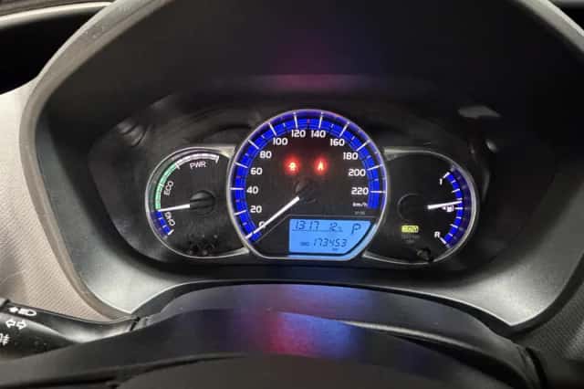 Toyota Yaris (2016) thumbnail 13