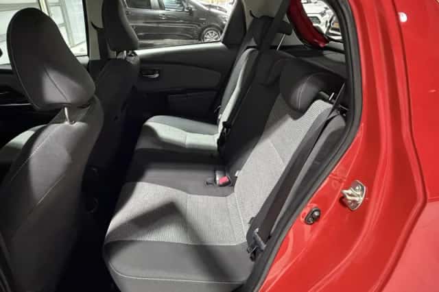 Toyota Yaris (2016) thumbnail 17
