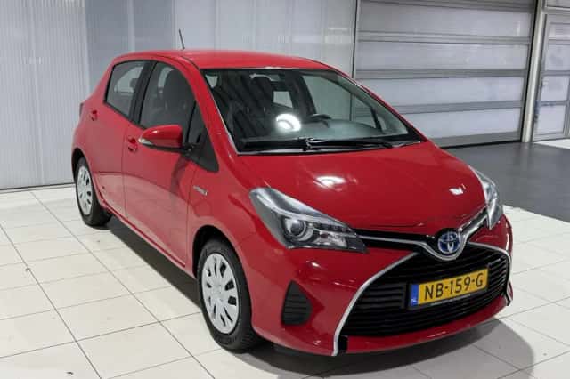 Toyota Yaris (2016) thumbnail 3