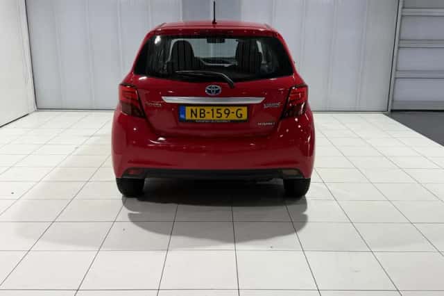Toyota Yaris (2016) thumbnail 5