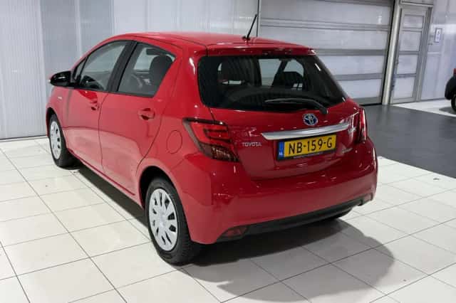 Toyota Yaris (2016) thumbnail 6