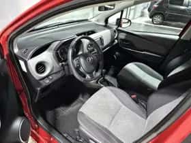 Toyota Yaris (2016) thumbnail 8