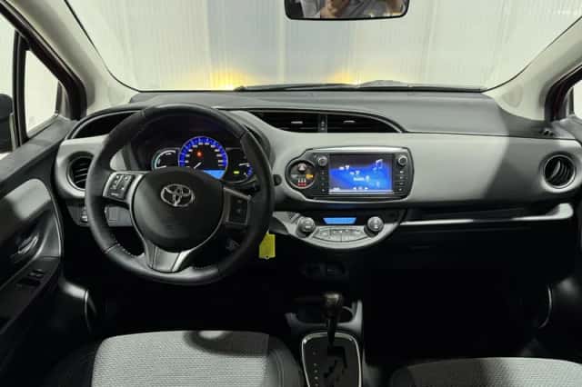 Toyota Yaris (2016) thumbnail 9