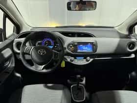Toyota Yaris (2016) thumbnail 9
