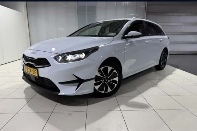 Kia Ceed Sportswagon (2023) thumbnail 1