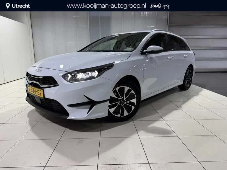 Kia Ceed Sportswagon (2023) — foto 1