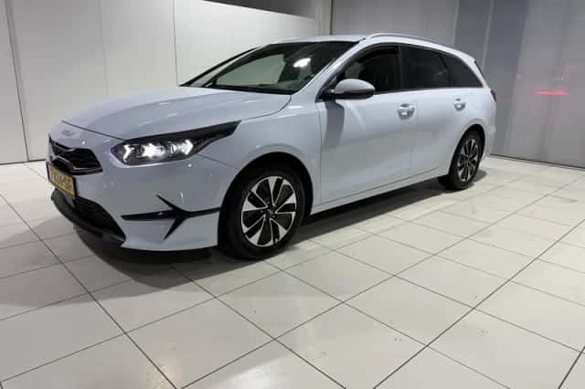 Kia Ceed Sportswagon (2023) thumbnail 3