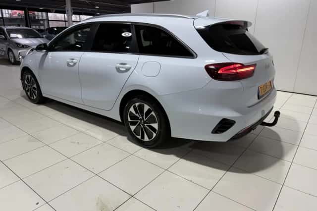 Kia Ceed Sportswagon (2023) thumbnail 5
