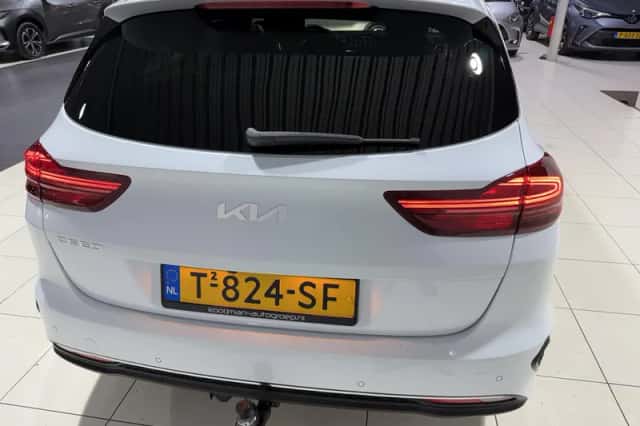 Kia Ceed Sportswagon (2023) thumbnail 6