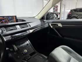 Lexus CT (2020) thumbnail 25